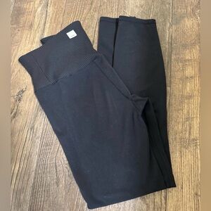 Vuori Ribbed Studio leggings. Thick ribbed Waistband.  Size S. Black. 7/8 length